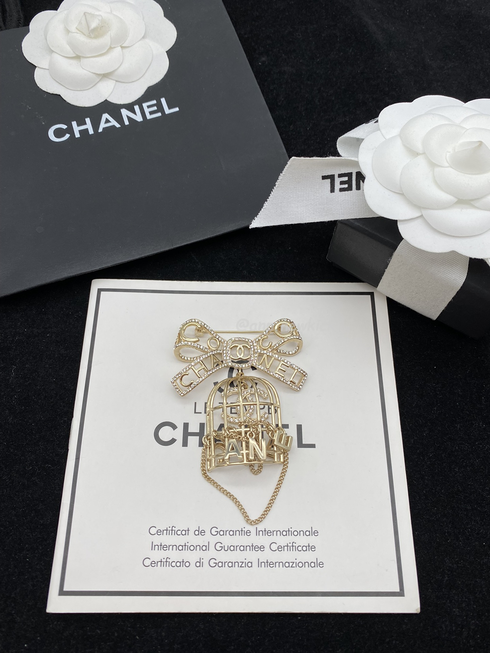 Chanel Glass Pearl Cc Gold Brooch (24) - www.newkick.vip